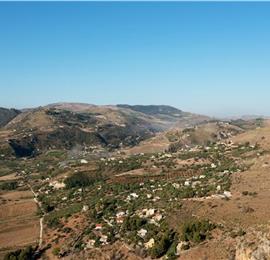 3 bedroom villa with pool near Castellamarre del Golfo, sleeps 5